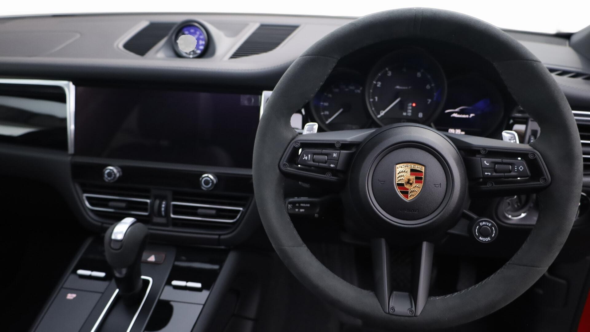 Porsche Macan view 8