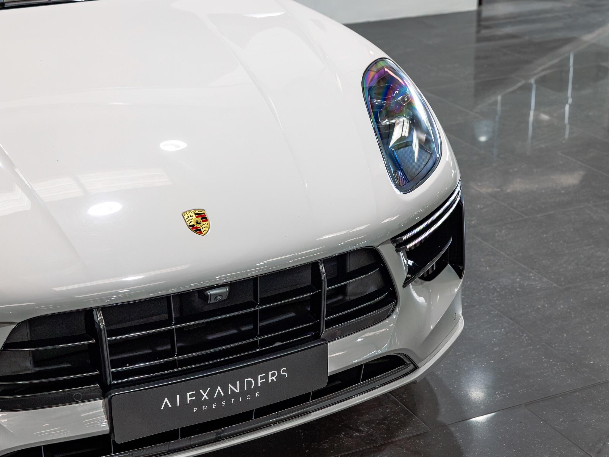 Porsche Macan view 13