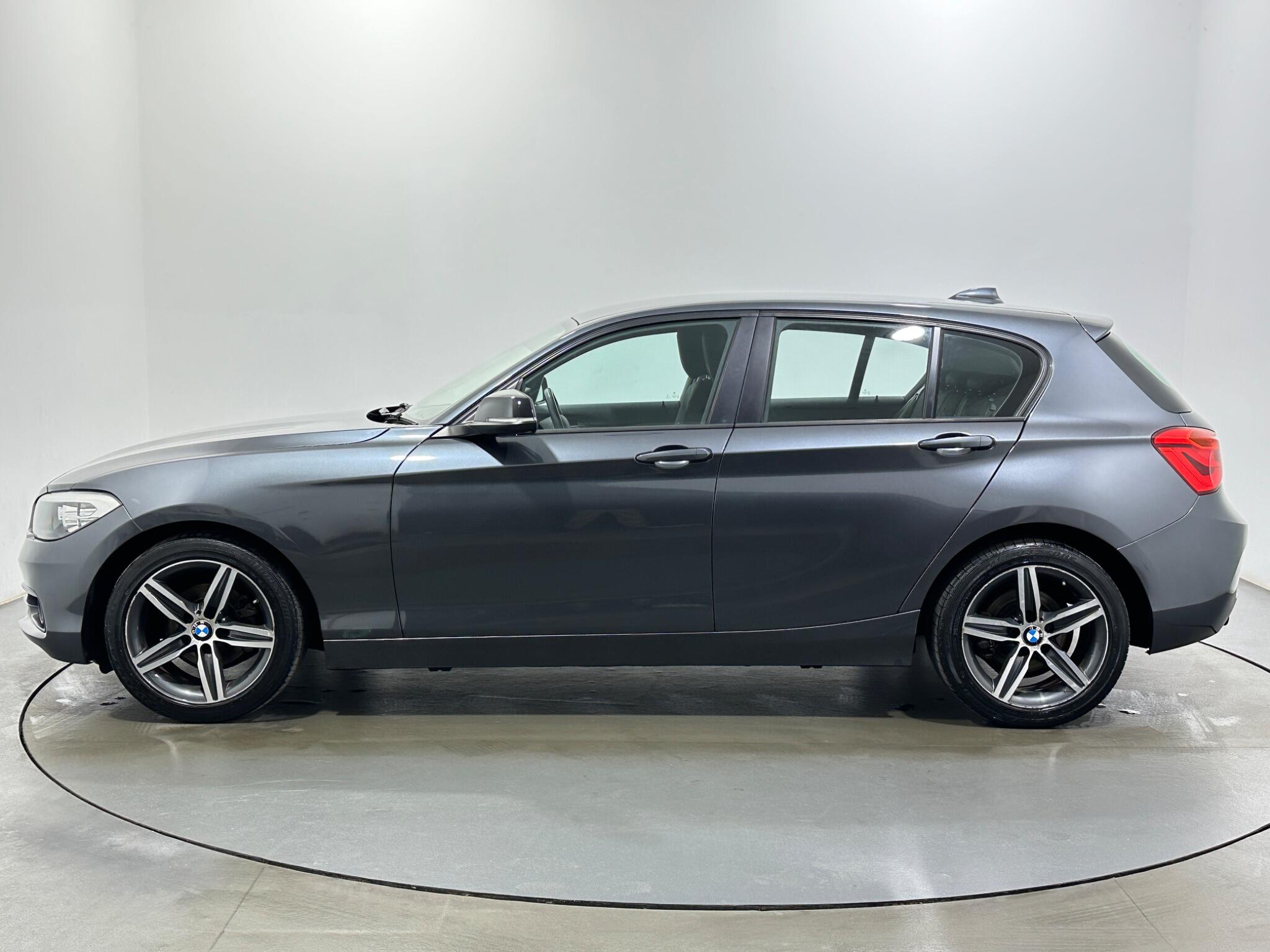 BMW 1 Series view 5