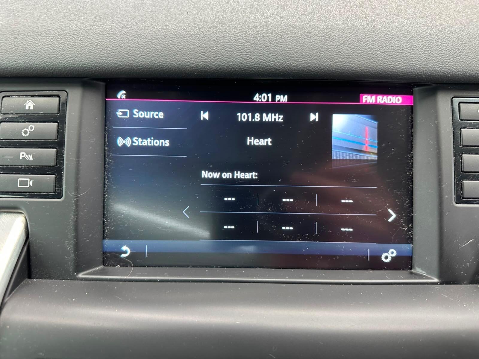 Land Rover Discovery Sport view 35