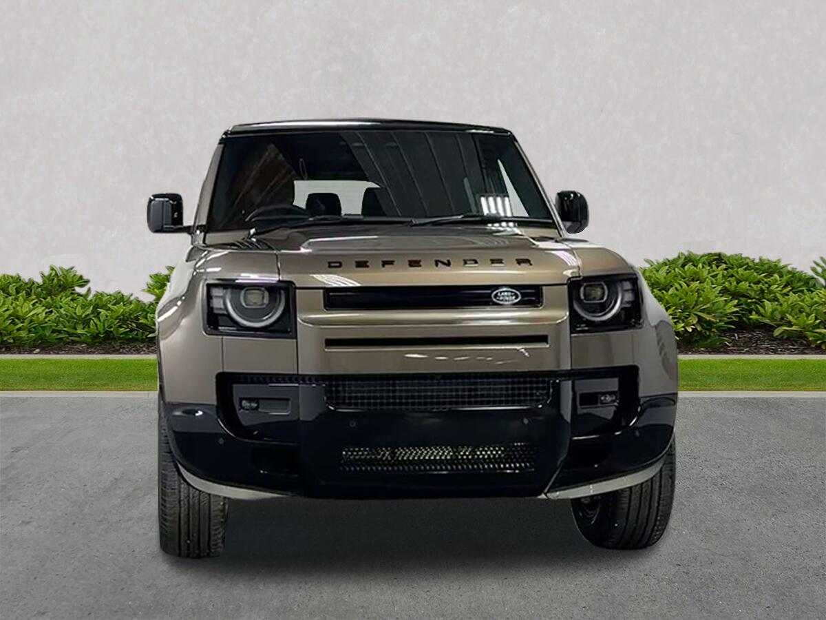 Land Rover Defender view 5