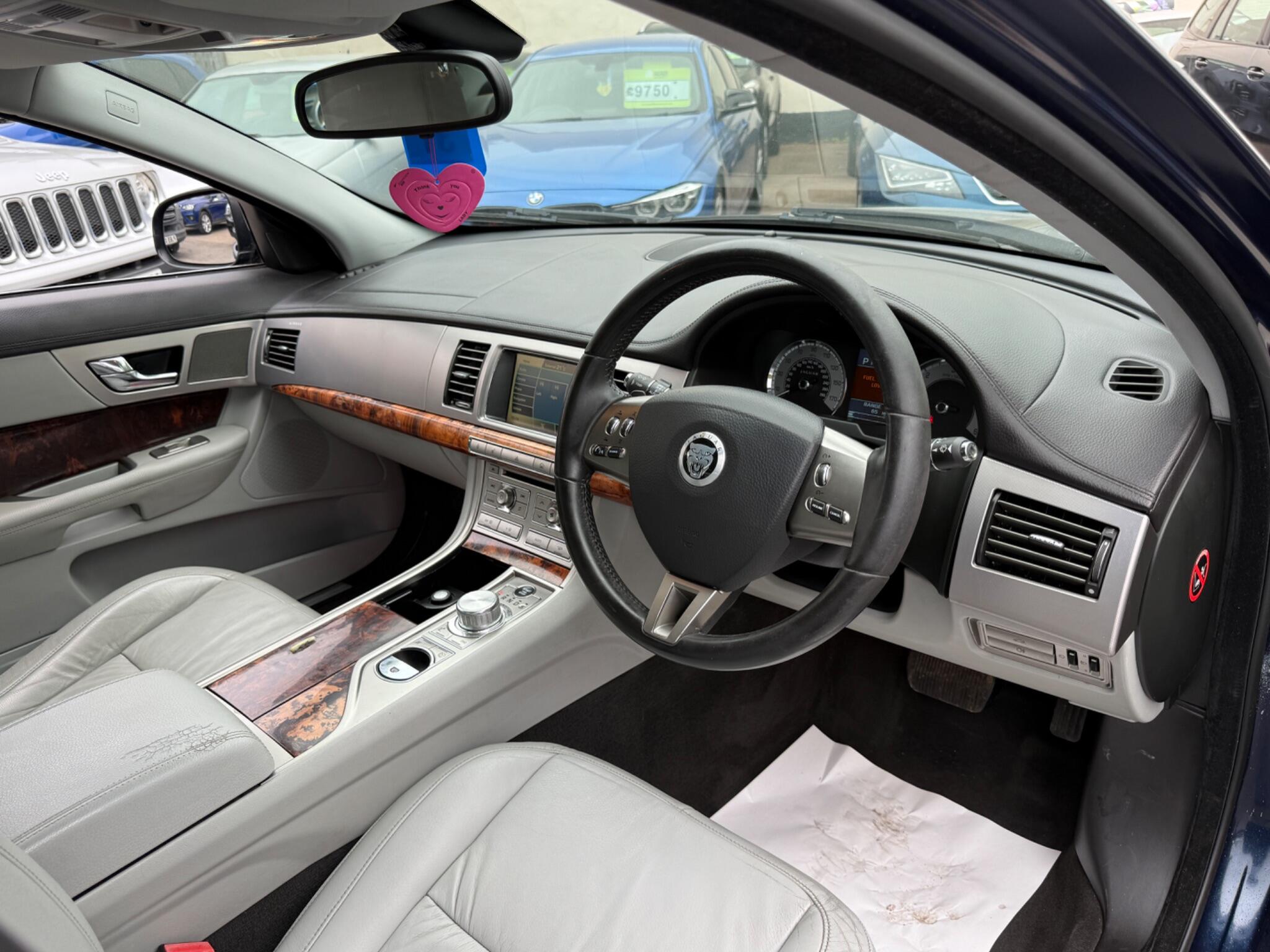 Jaguar XF - Image 28