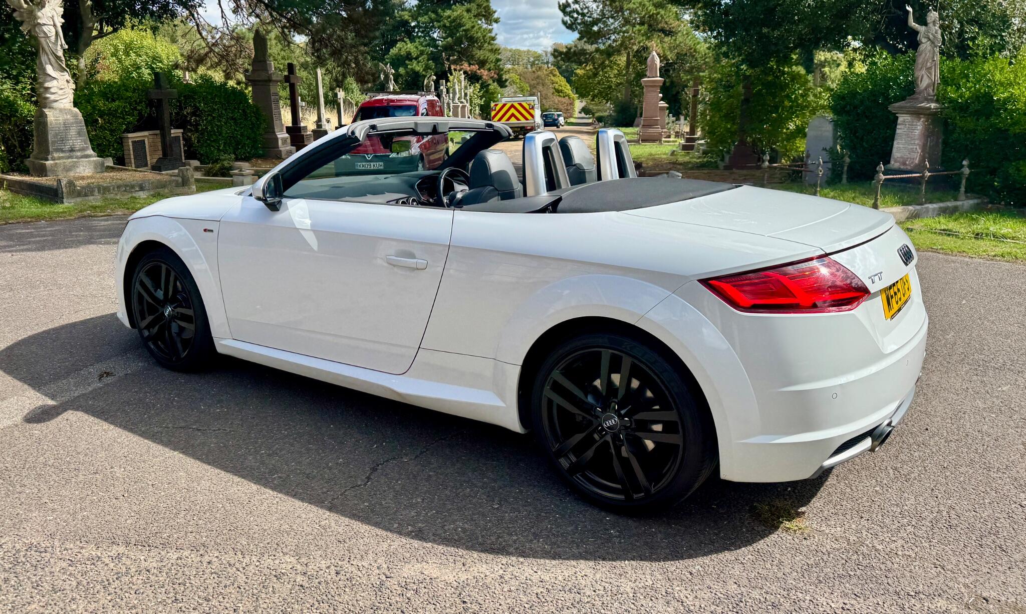Audi TT view 14