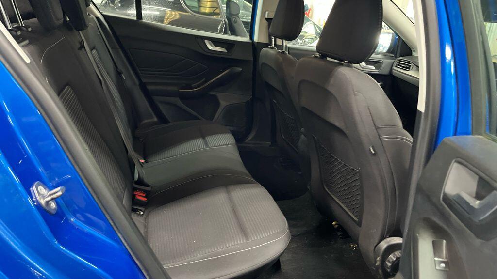 Ford Focus view 3