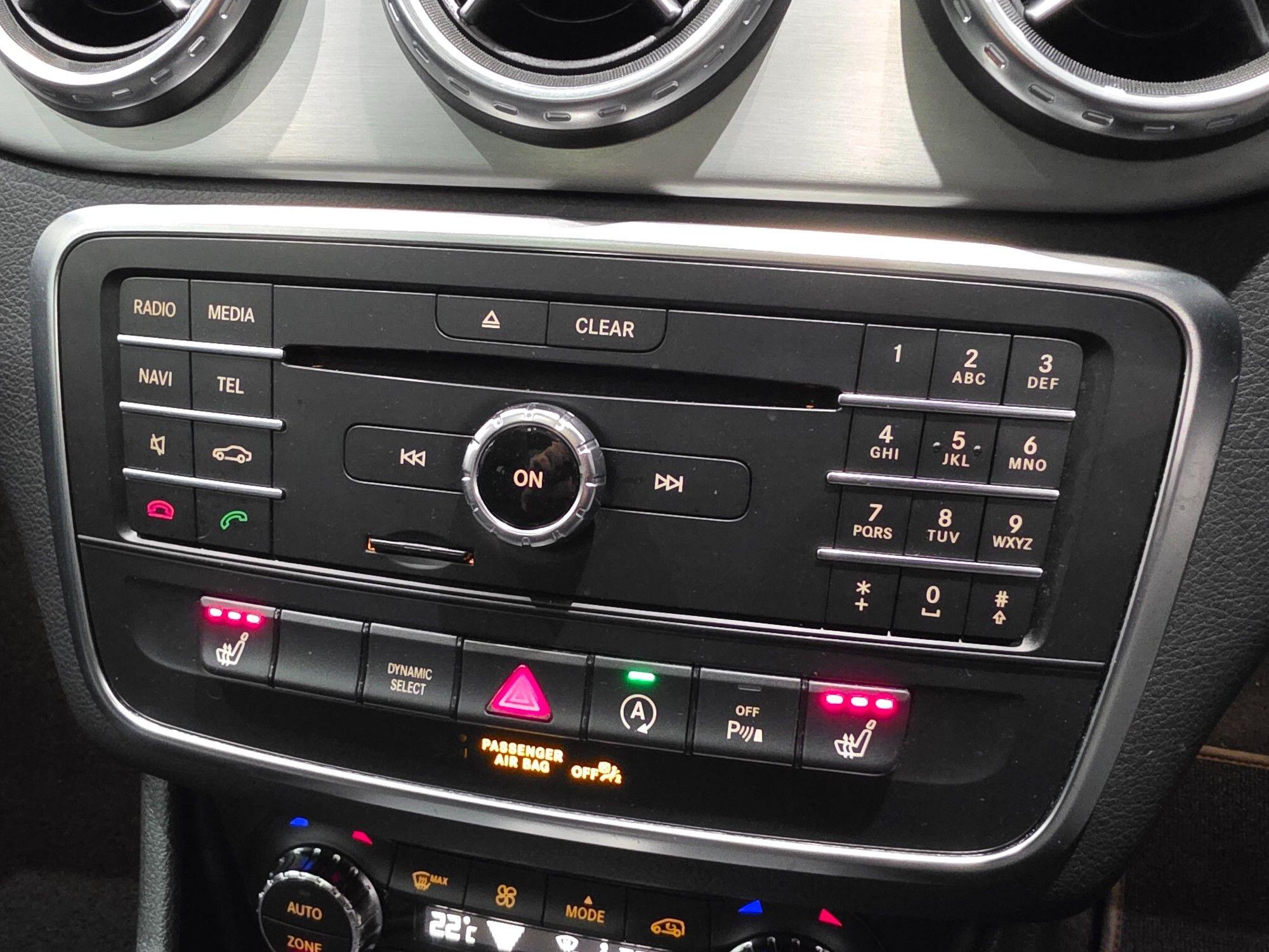 Mercedes-Benz GLA view 75