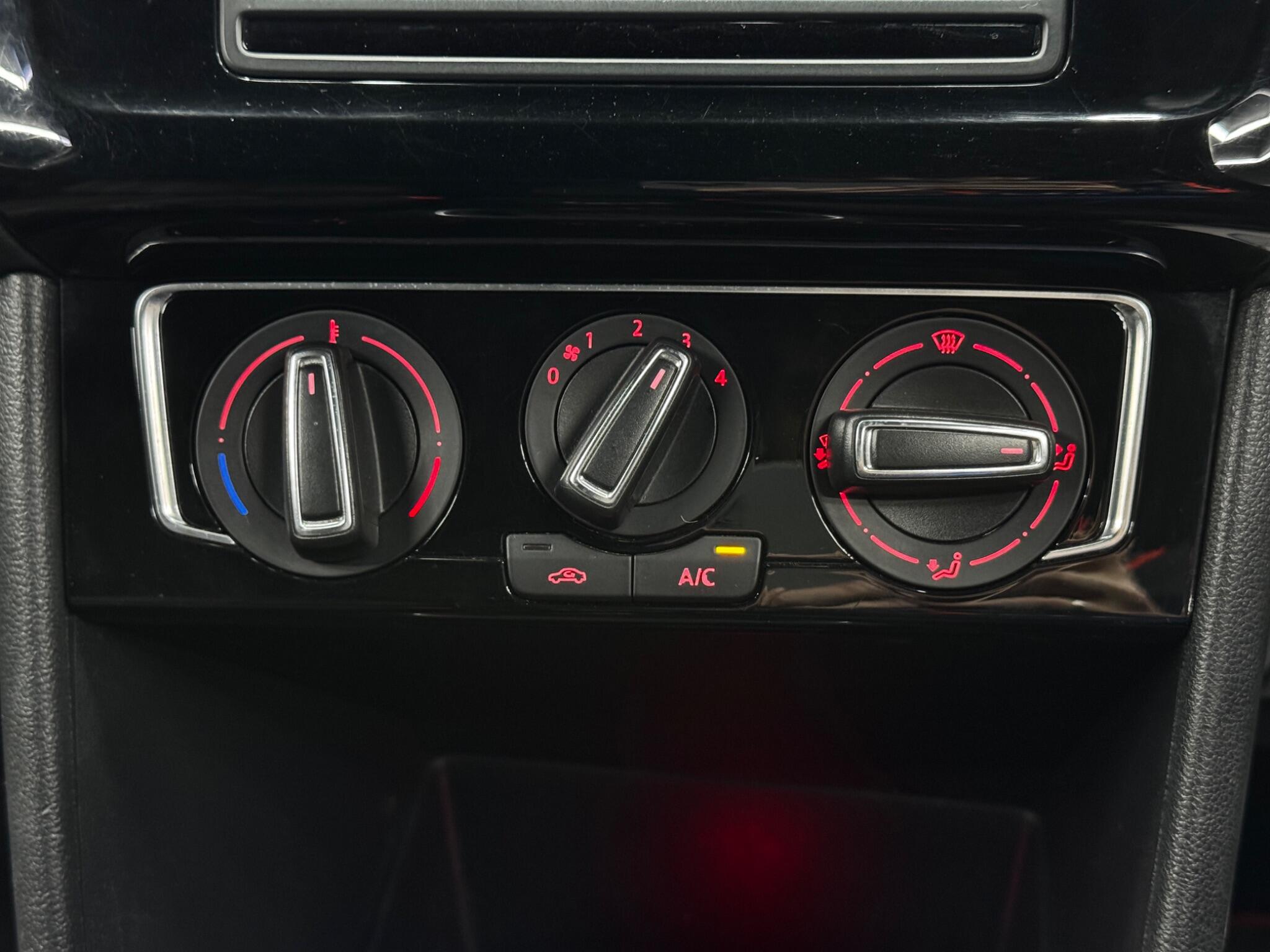 Volkswagen Polo view 25