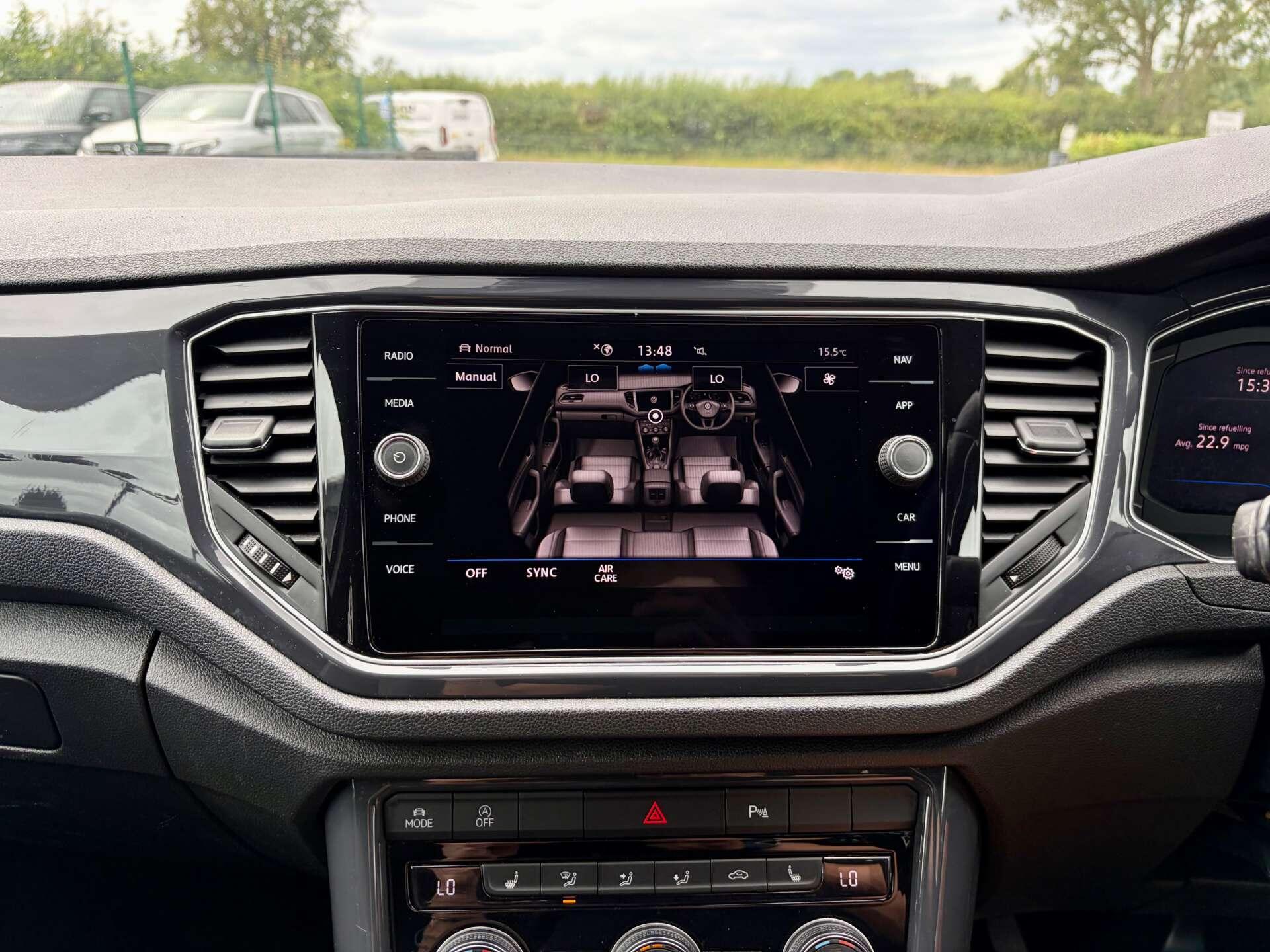 Volkswagen T-Roc view 50