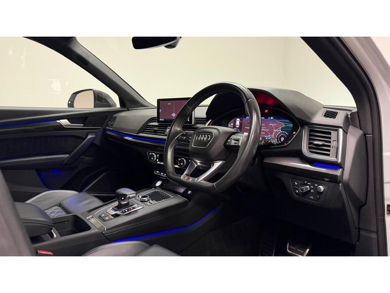 Audi SQ5 view 25