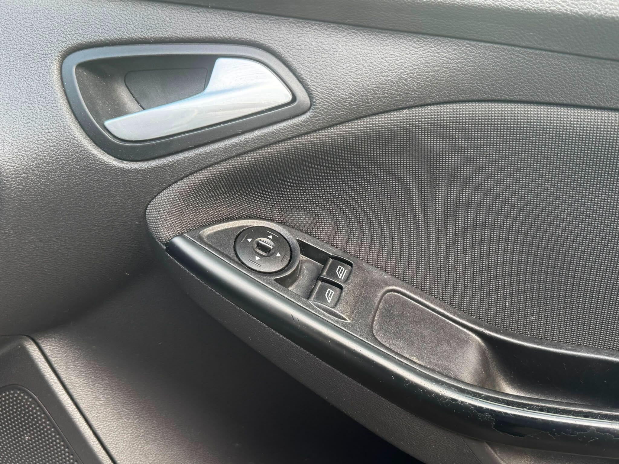 Ford Focus view 34
