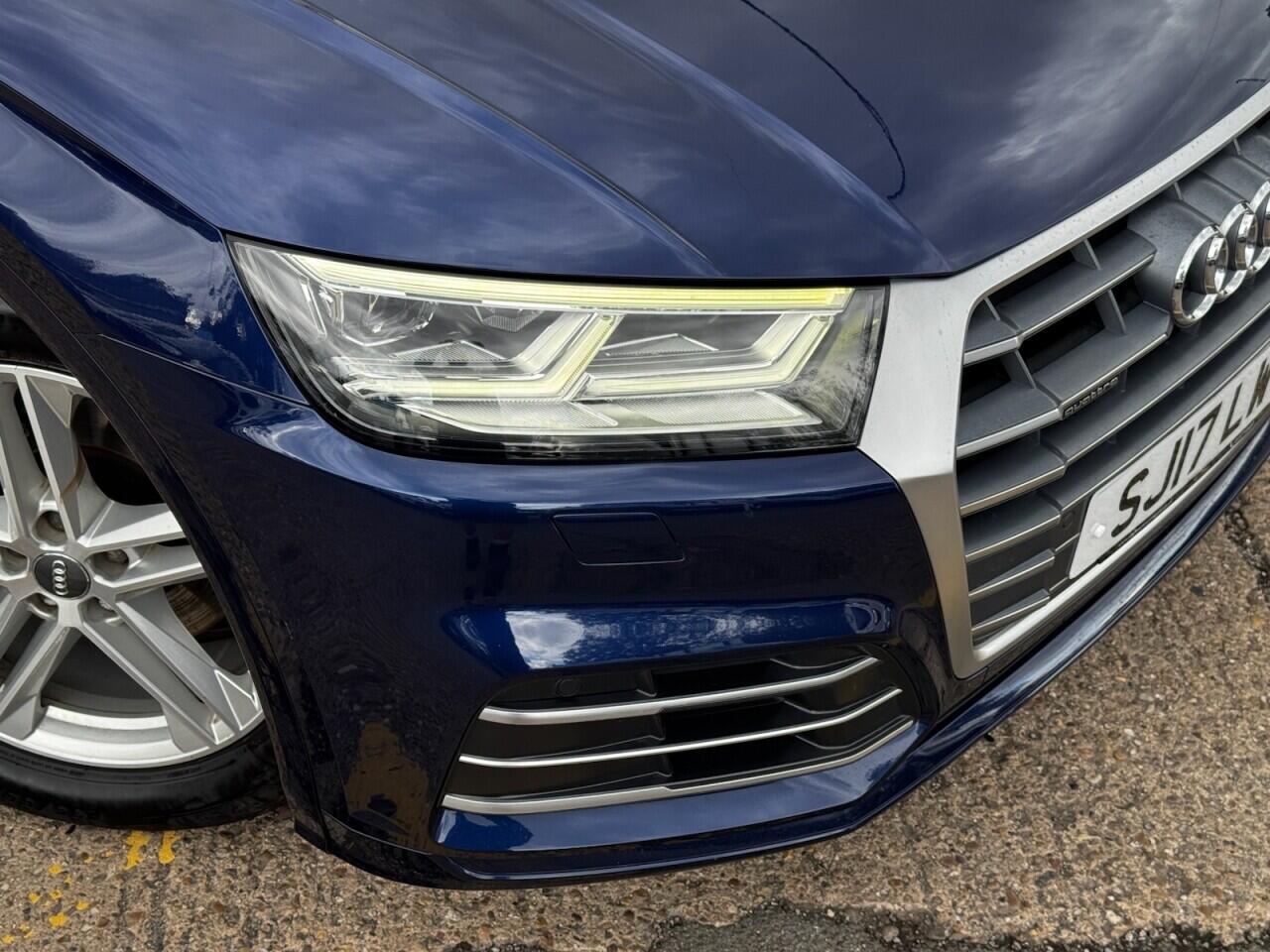 Audi Q5 view 18