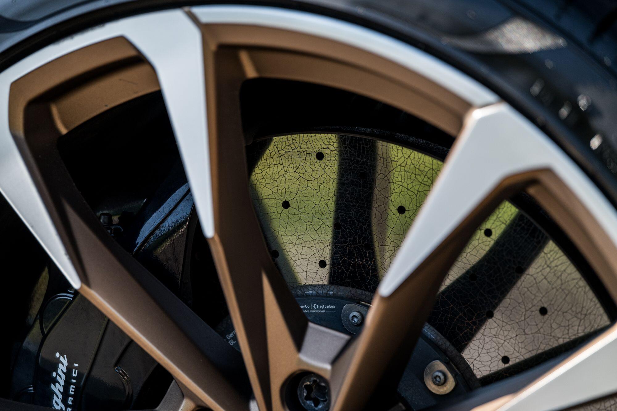 Lamborghini Urus view 23