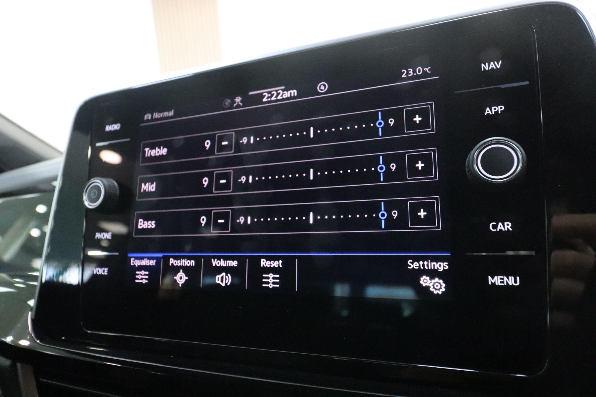 Volkswagen T-Roc view 33