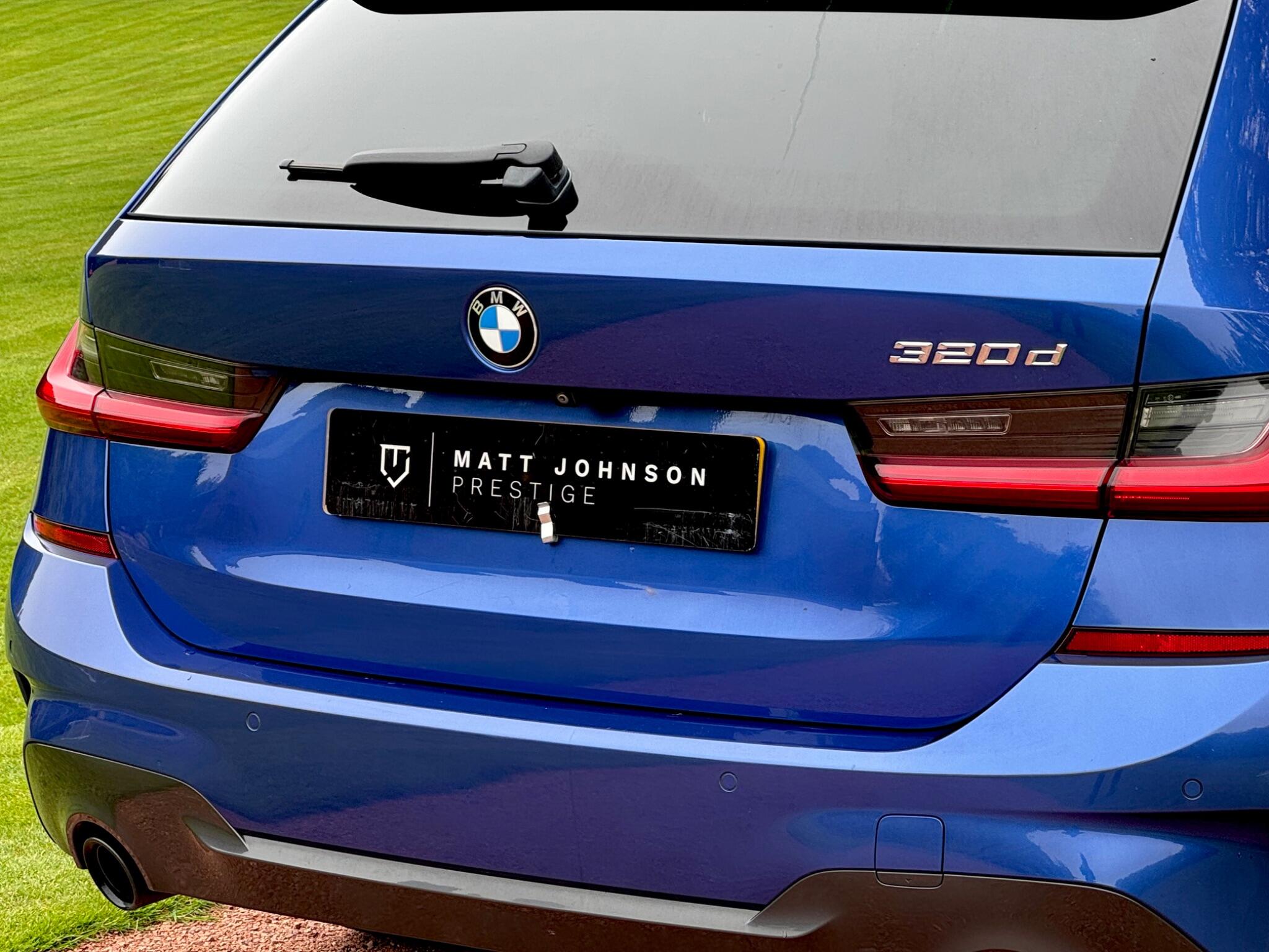 BMW 3 Series view 44