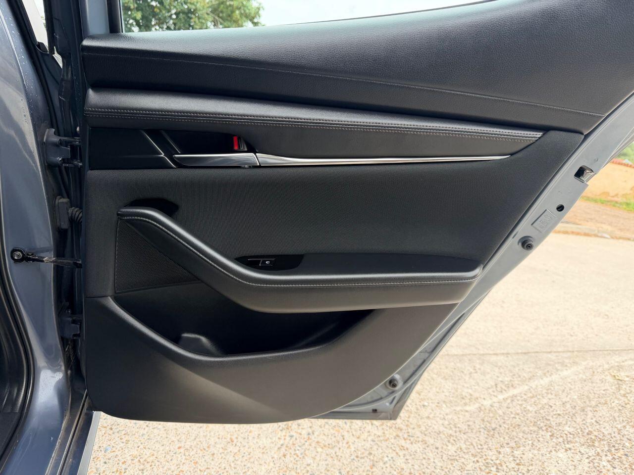Mazda Mazda3 view 19