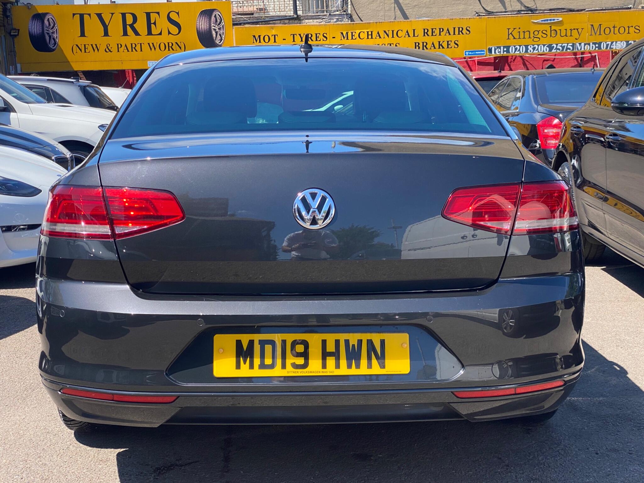 Volkswagen Passat view 12