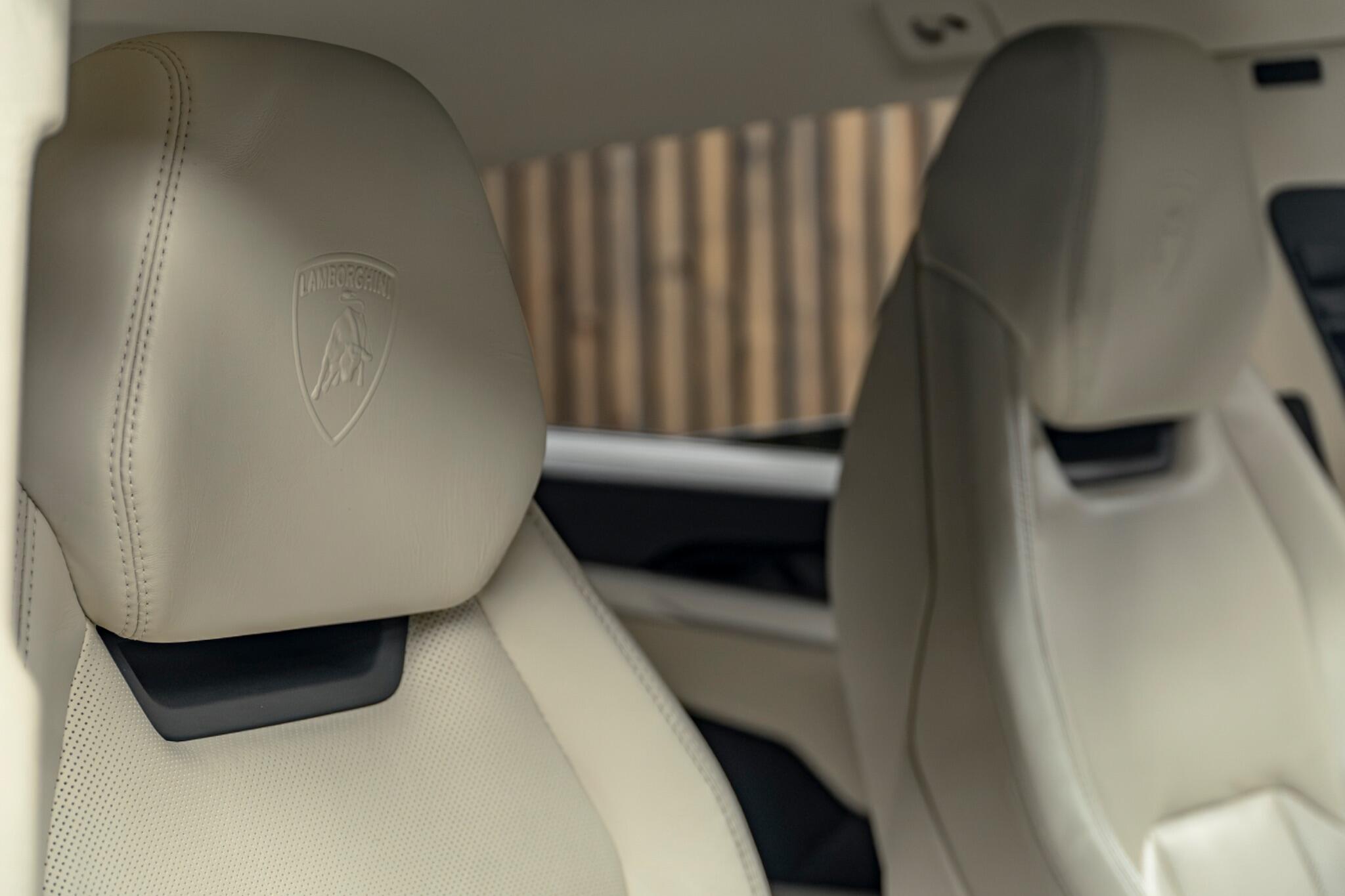 Lamborghini Urus view 38