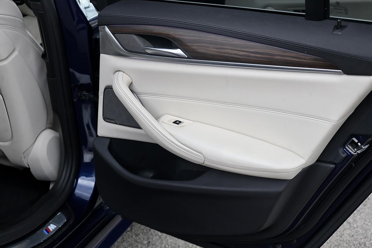 BMW 5 Series view 35