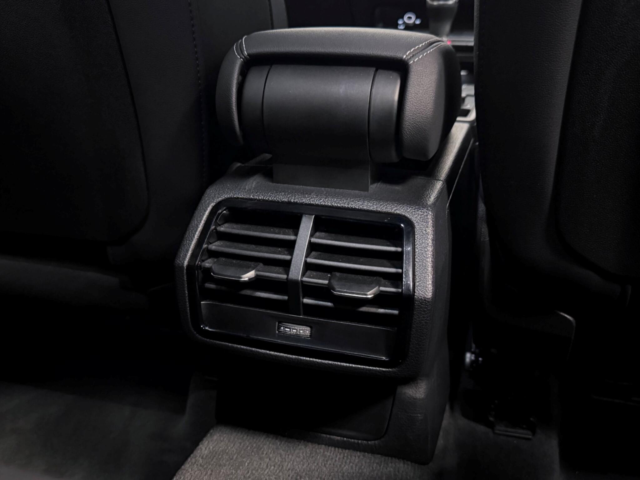 Audi Q3 view 13