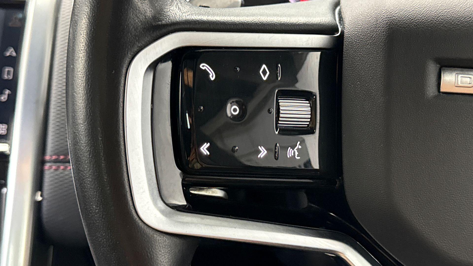 Land Rover Discovery Sport view 25