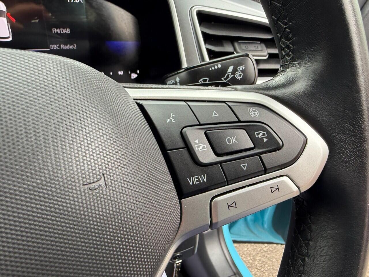 Volkswagen T-Roc view 33