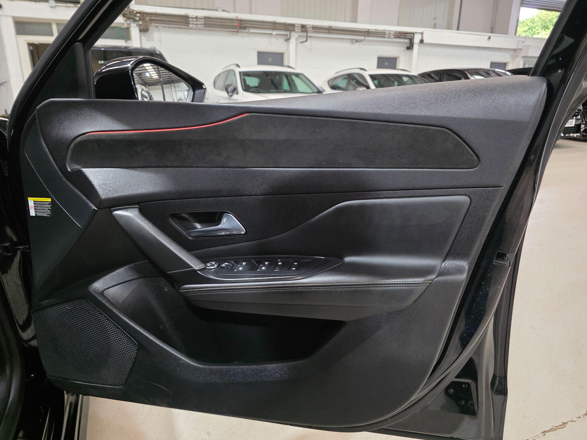 Peugeot 308 SW view 12