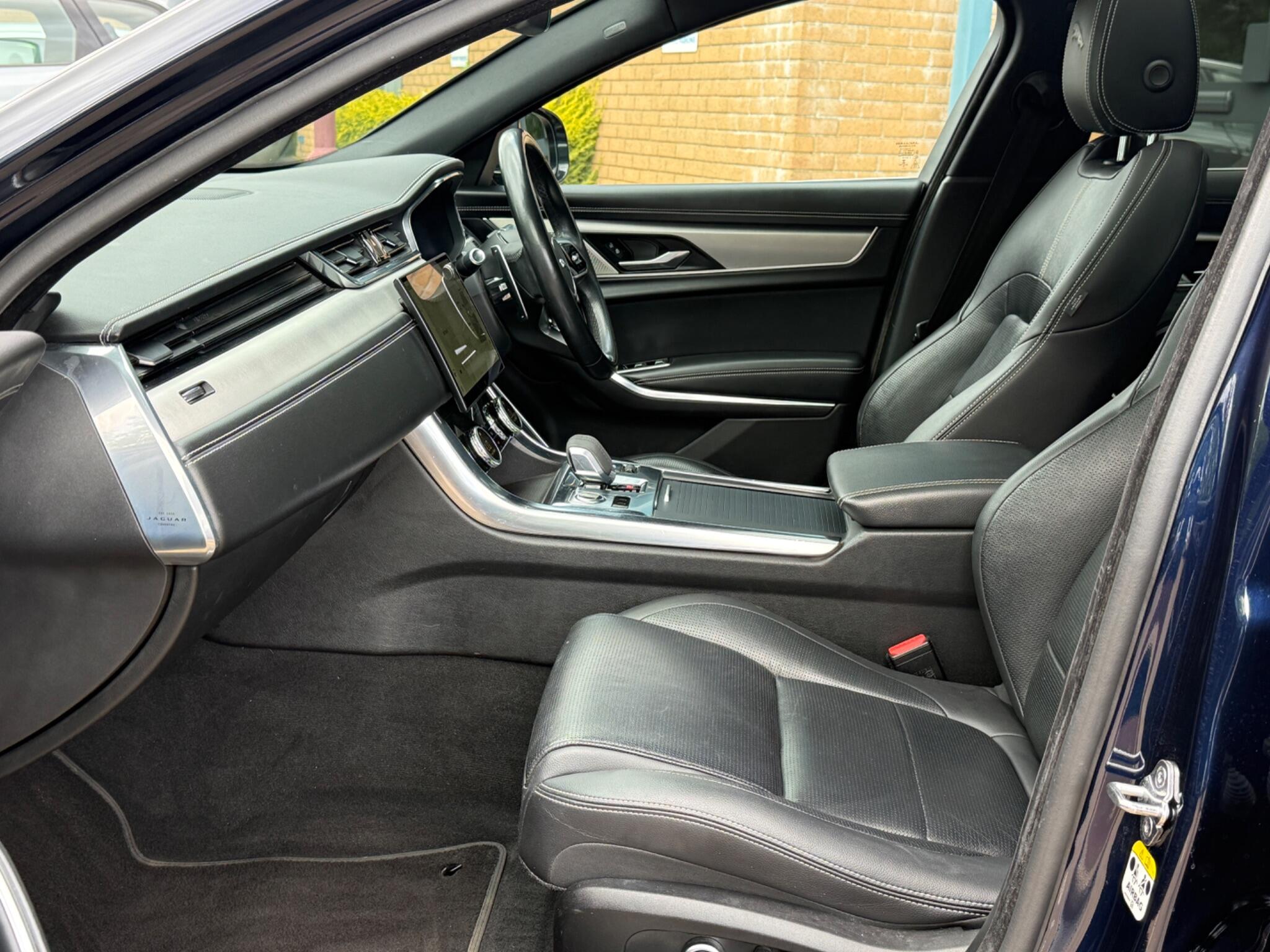 Jaguar XF view 33
