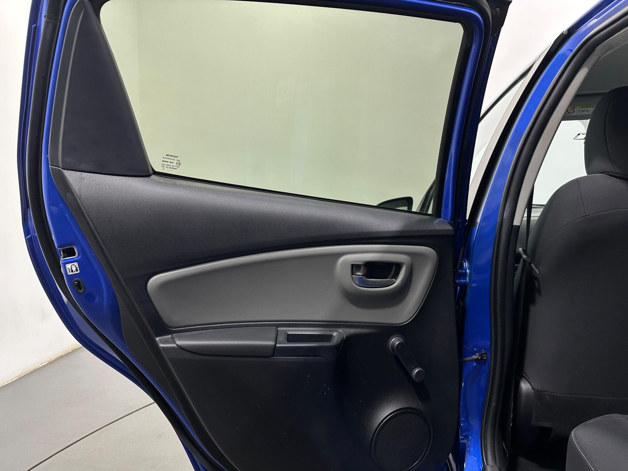 Toyota Yaris view 34