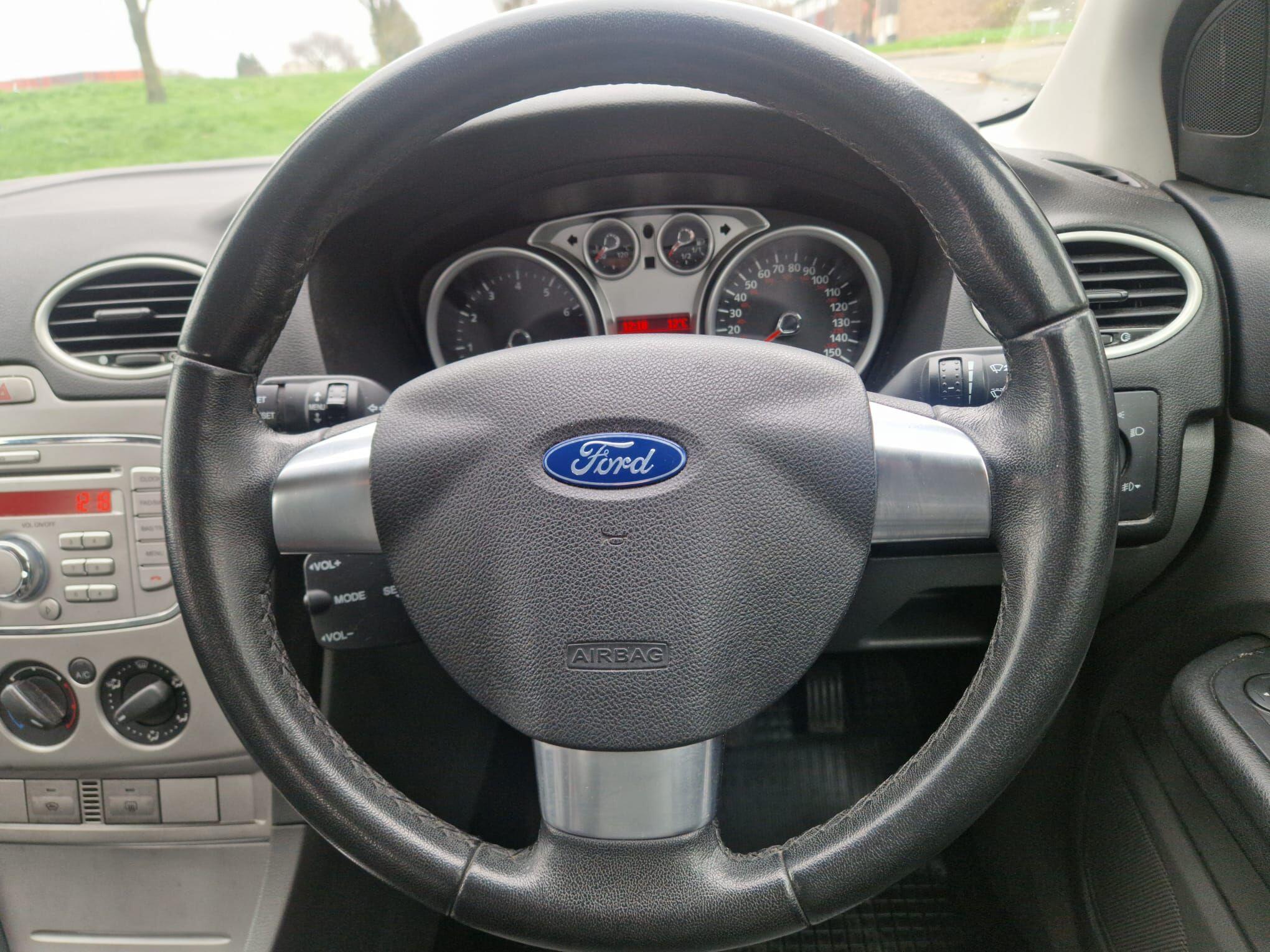 Ford Focus view 22