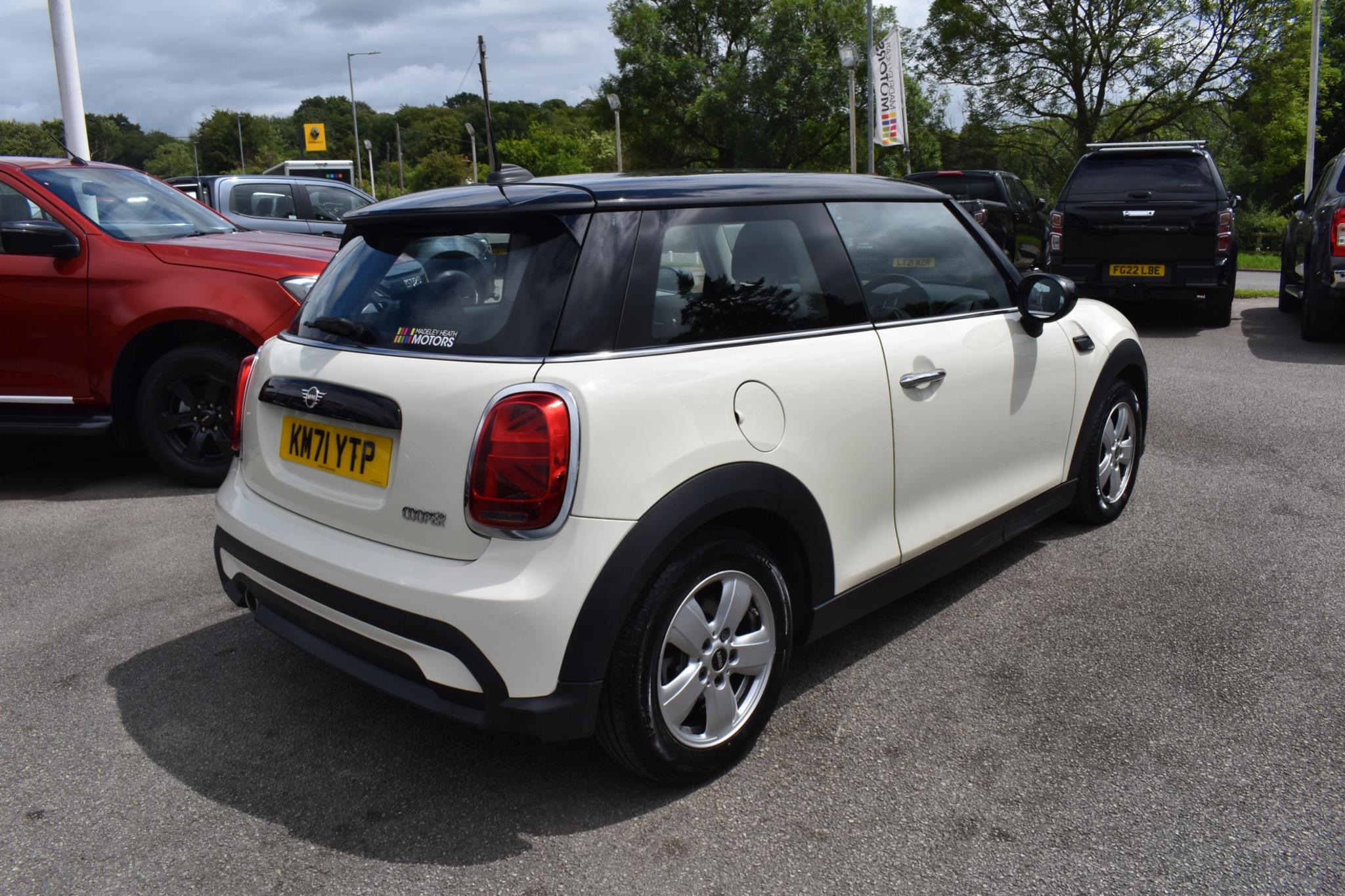 Hatch - 1.5 Cooper Classic Euro 6 (s/s) 3dr - Image 15
