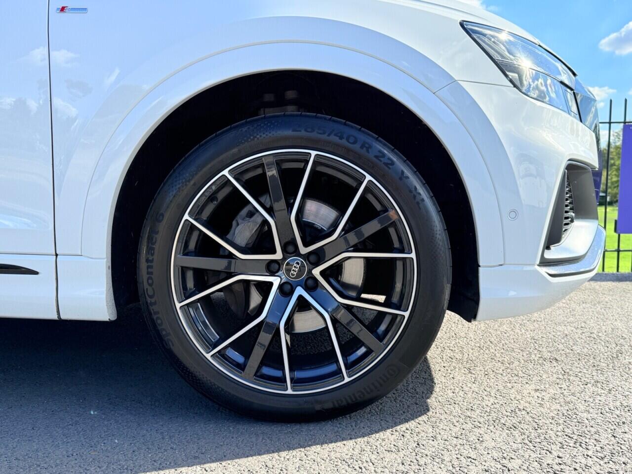 Audi Q8 view 58