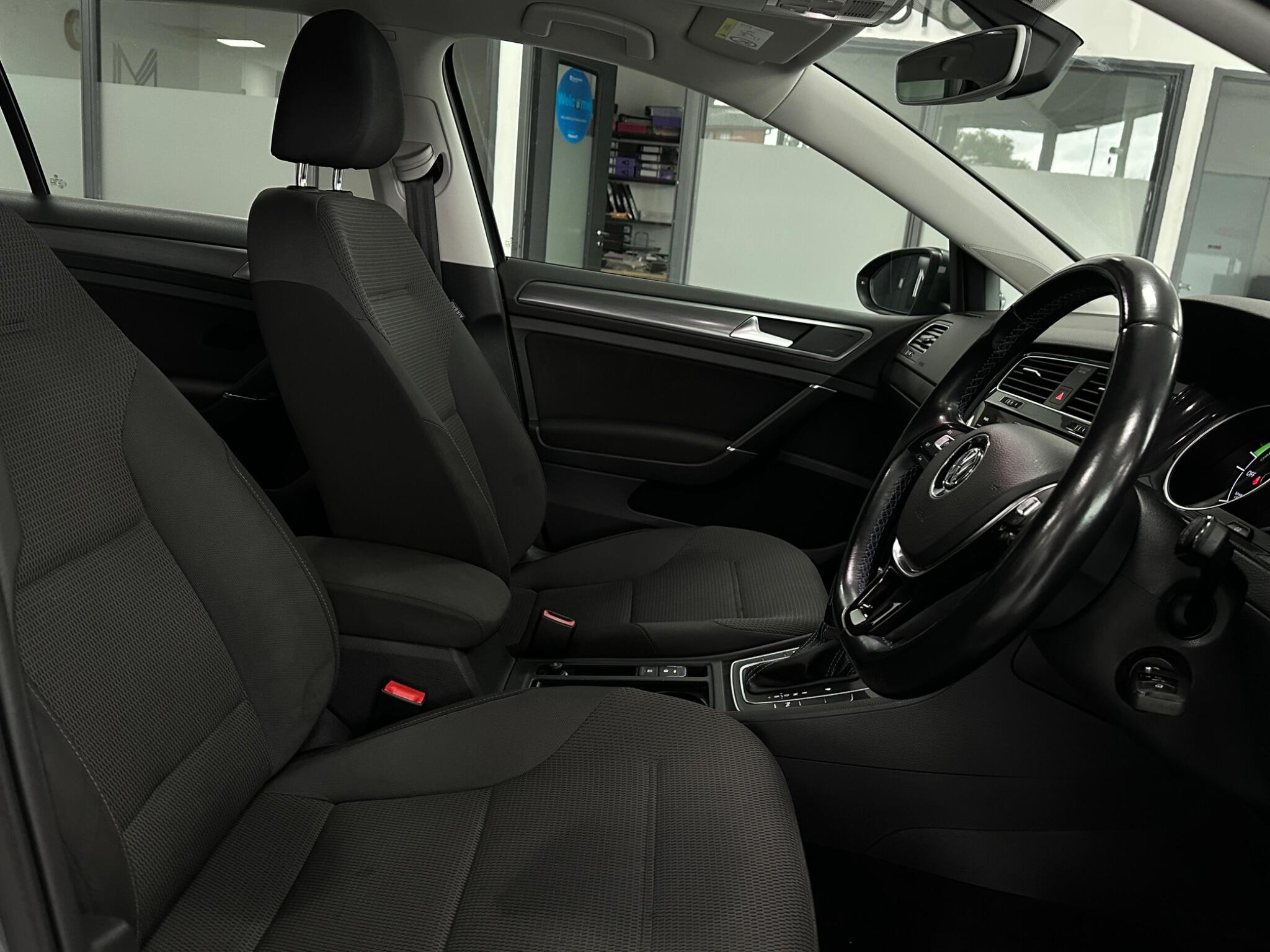 Volkswagen E-Golf view 21