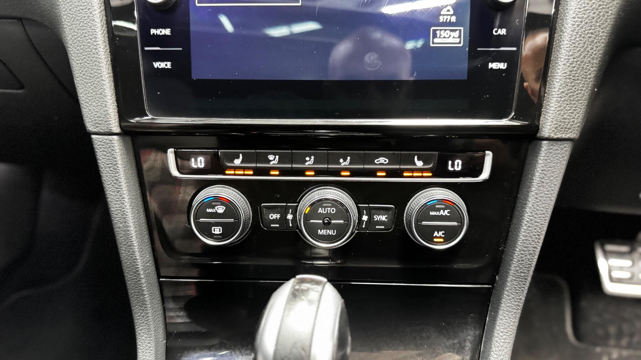 Volkswagen Golf view 21