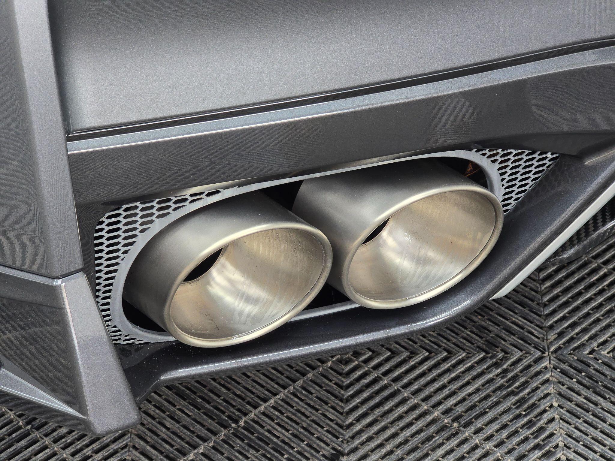 Nissan GT-R view 16