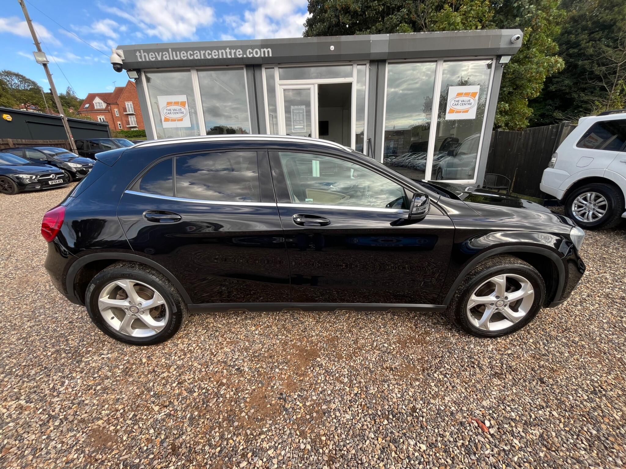 Mercedes-Benz GLA view 3