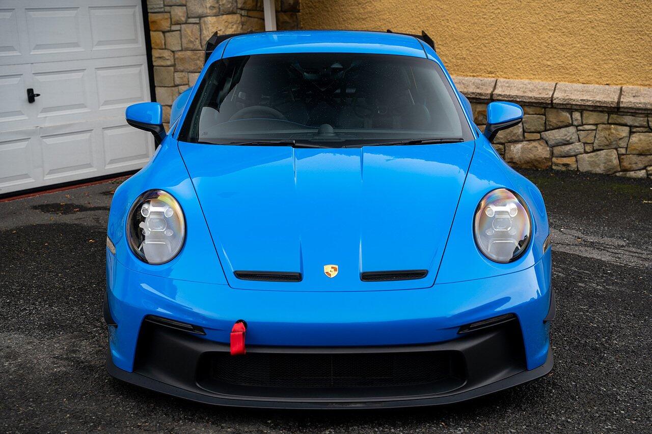 Porsche 911 view 39