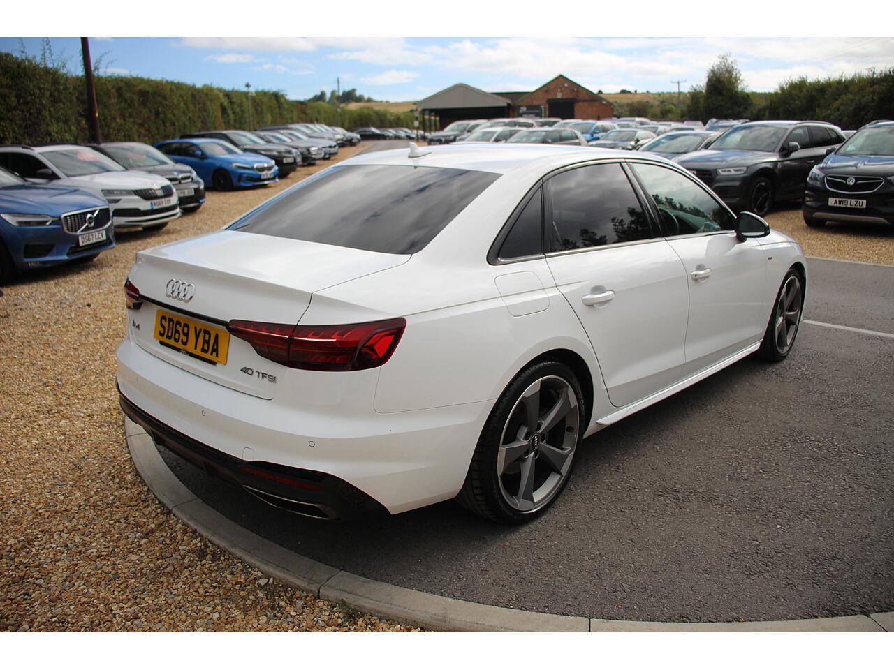 Audi A4 view 11