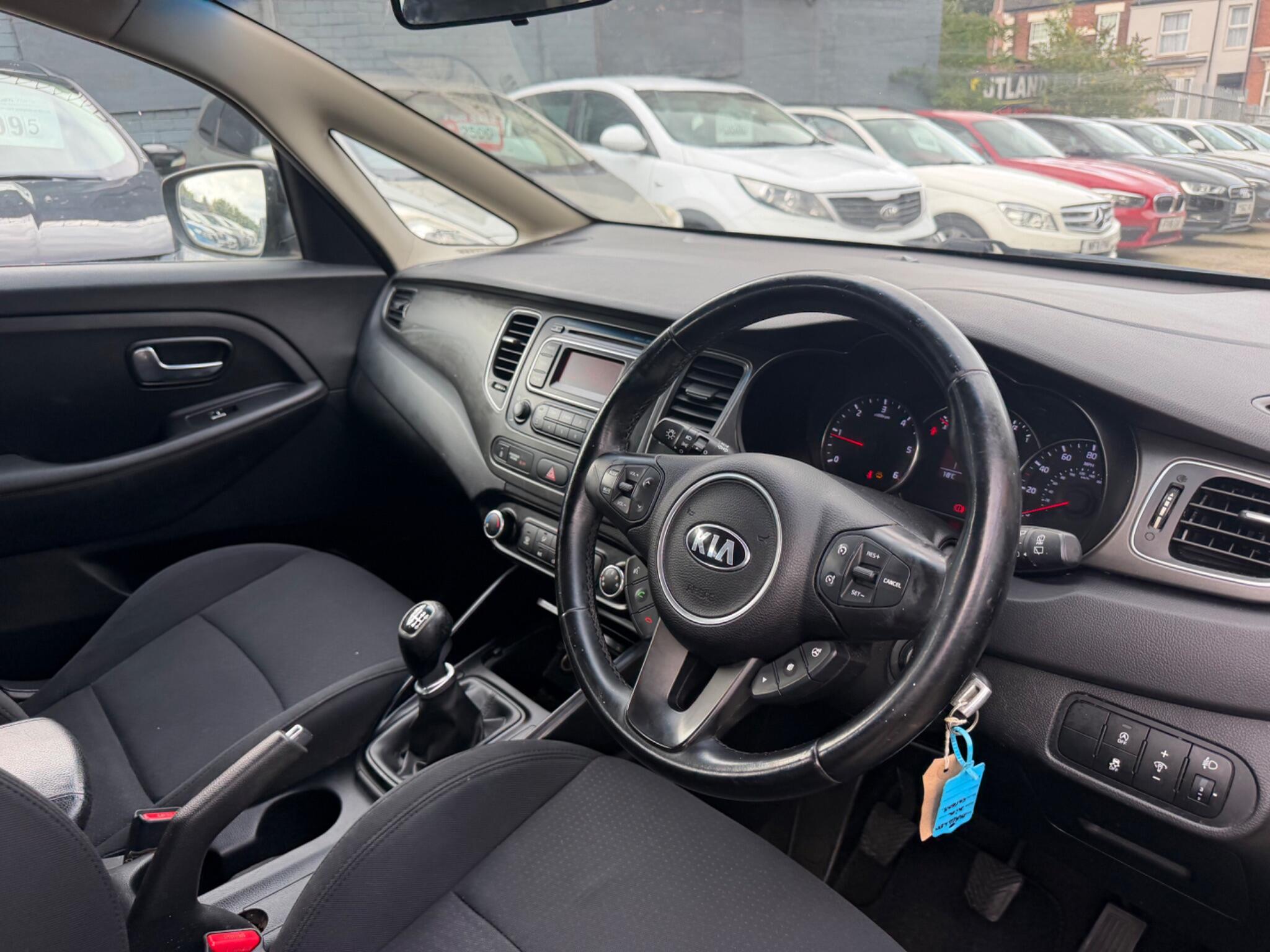 Kia Carens view 10