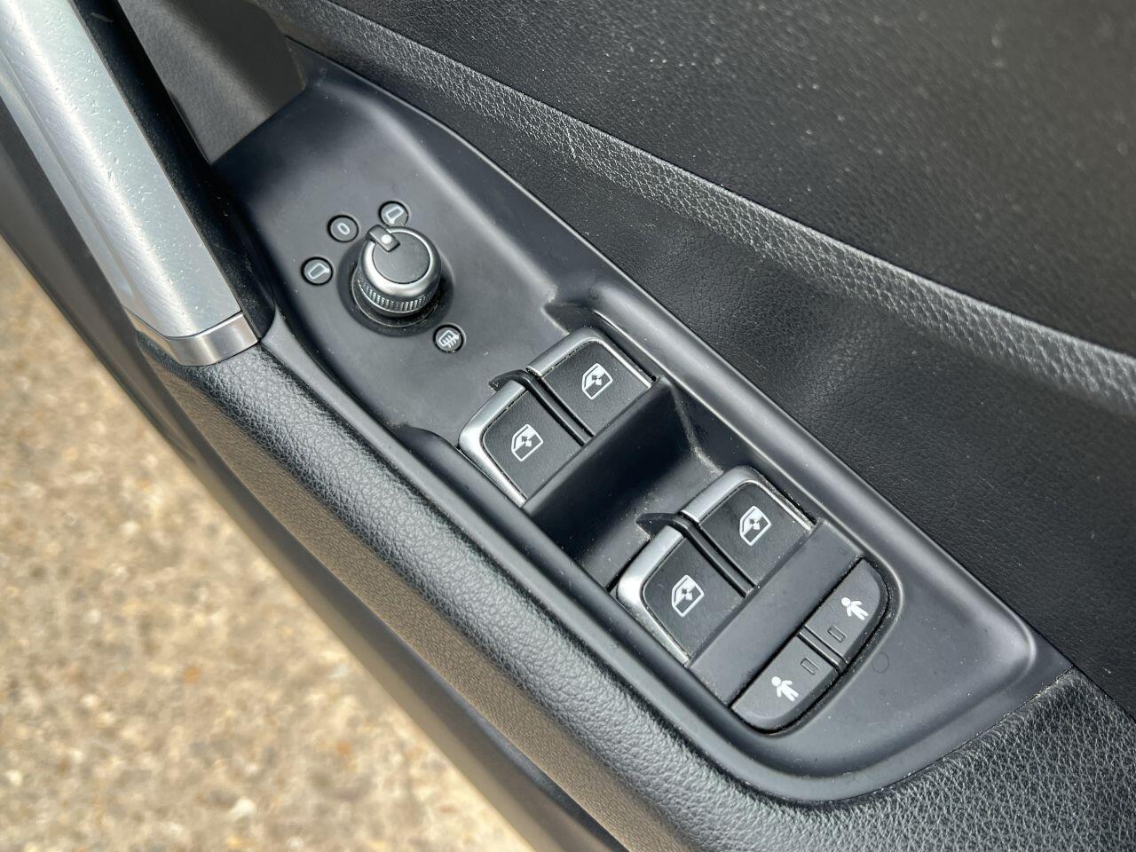 Audi Q2 view 60