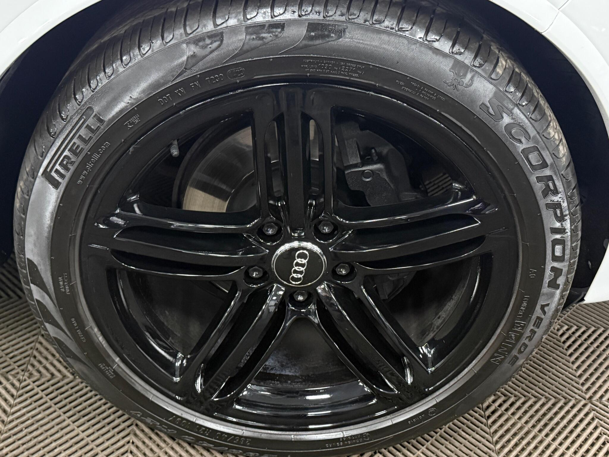 Audi Q7 view 46