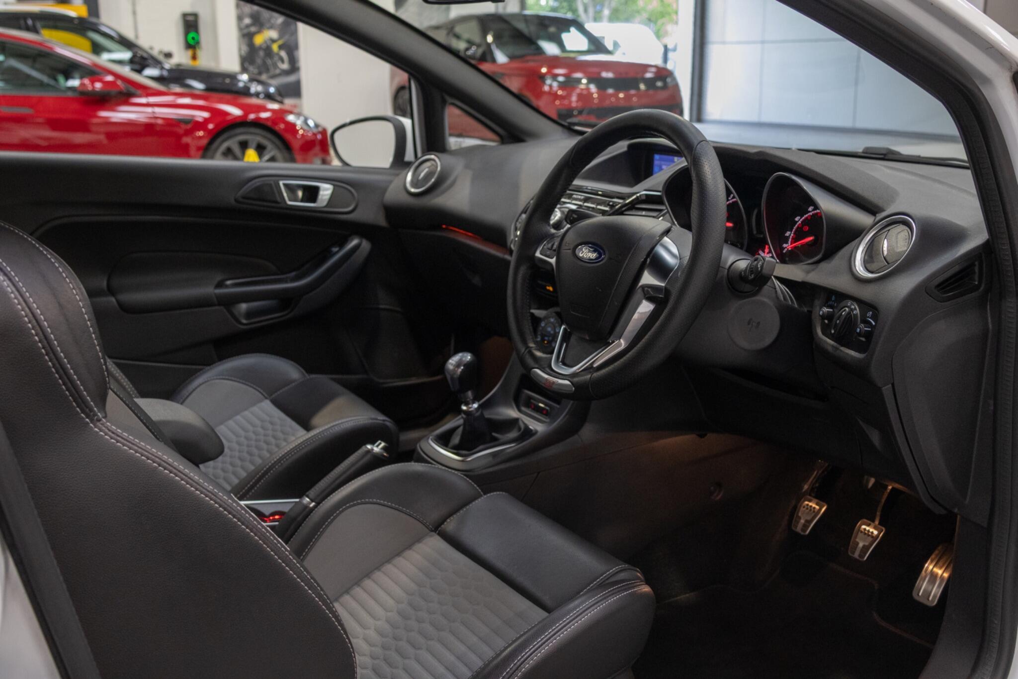Ford Fiesta view 13