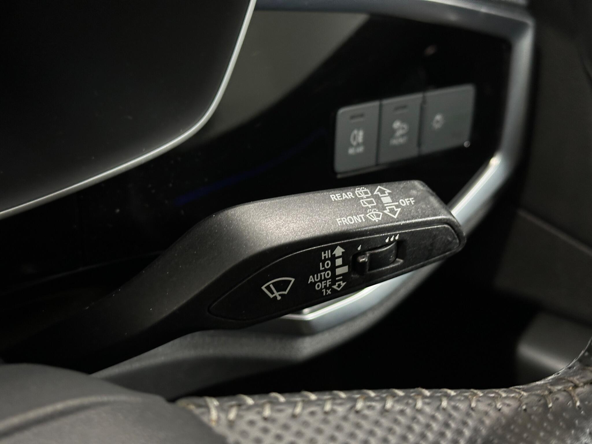 Audi Q3 view 17