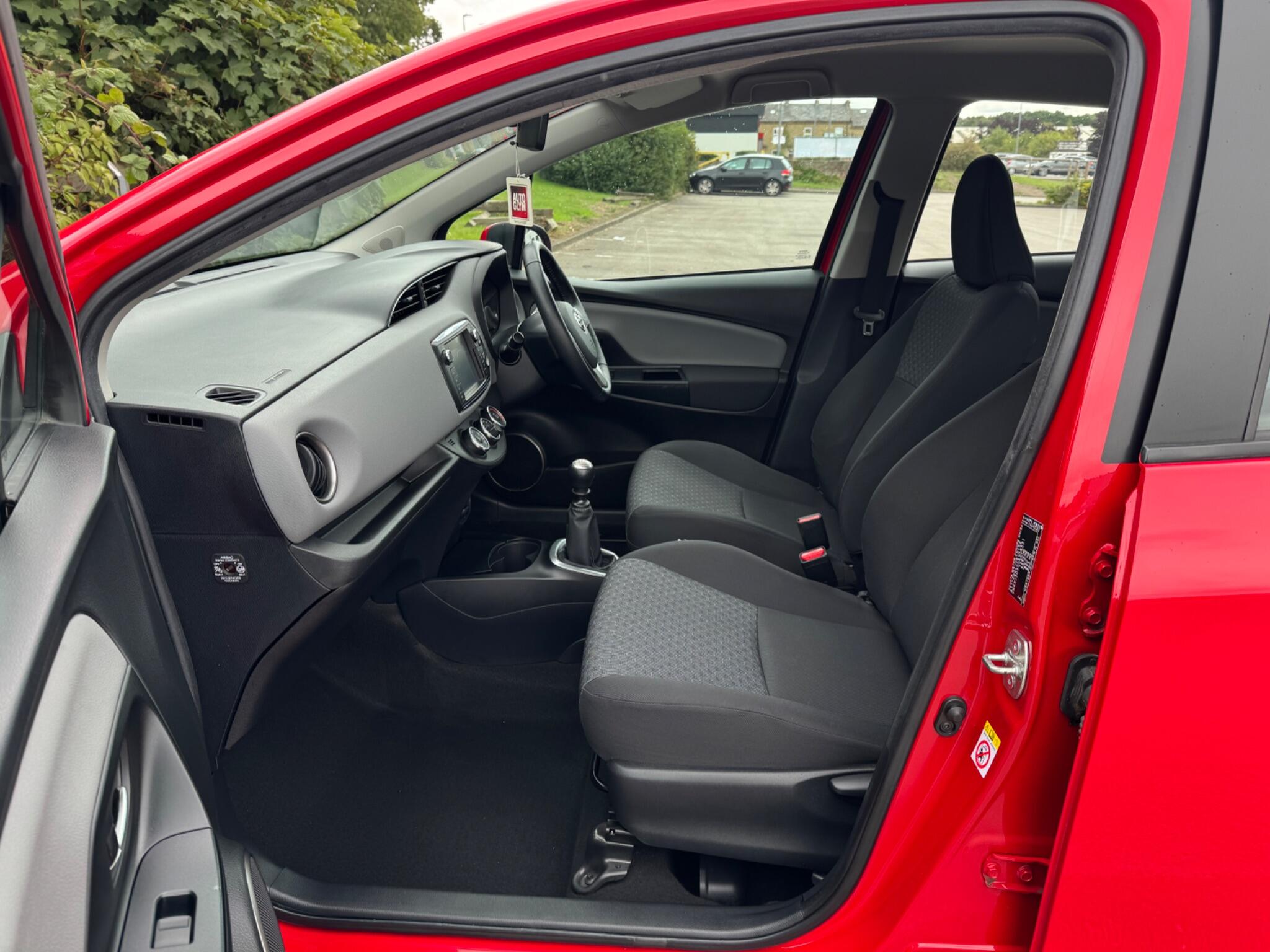 Toyota Yaris view 32