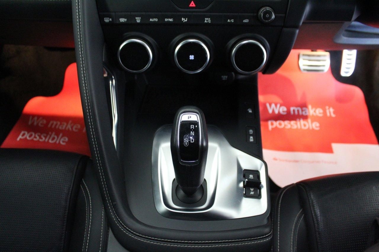 Jaguar E-Pace view 44