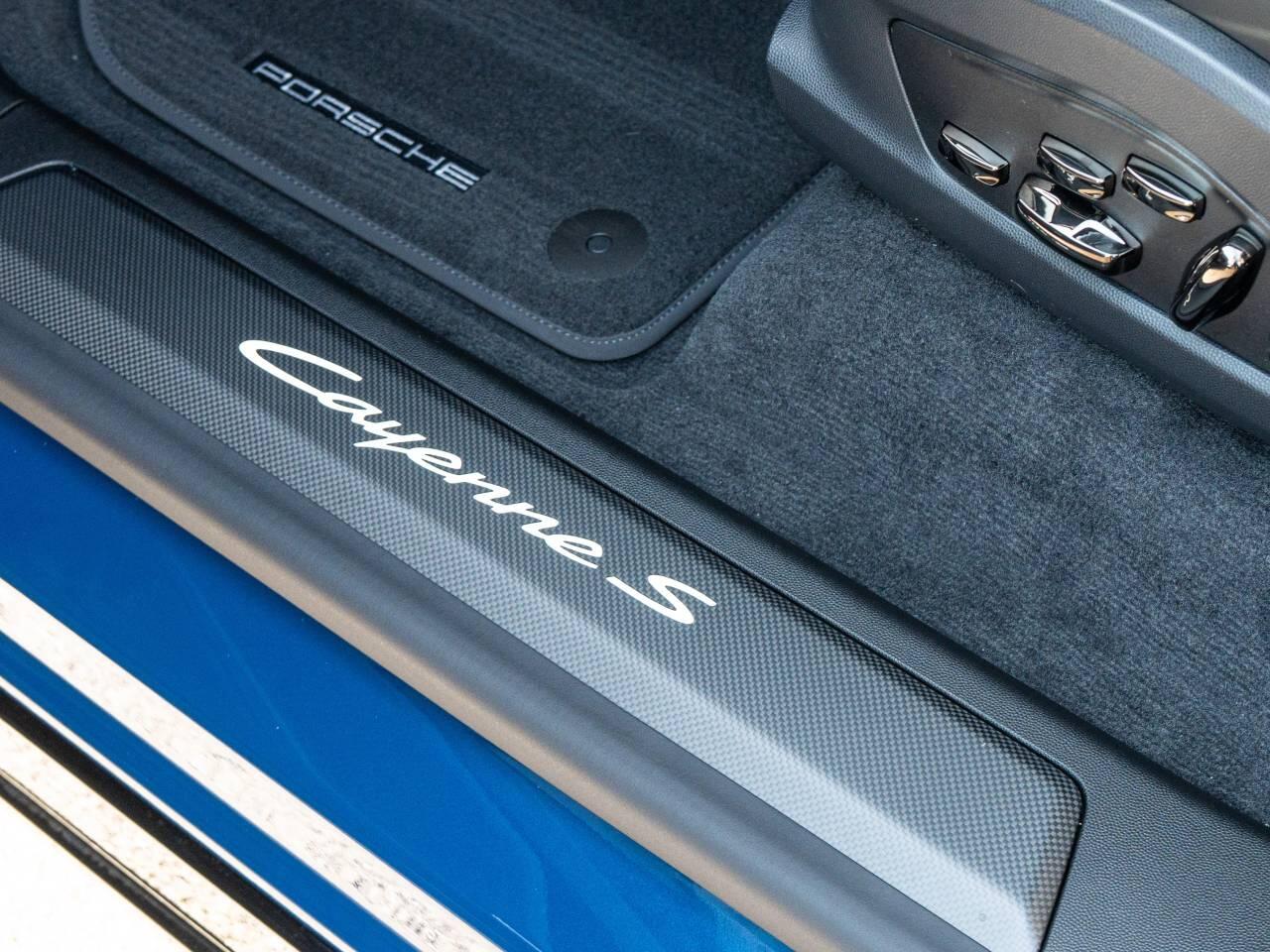 Porsche Cayenne view 55