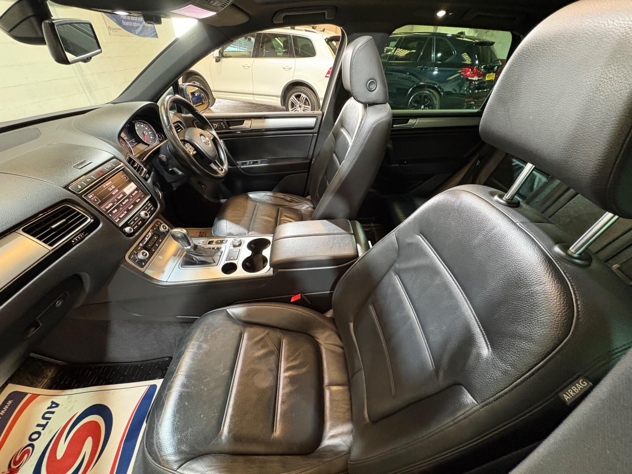 Volkswagen Touareg view 65