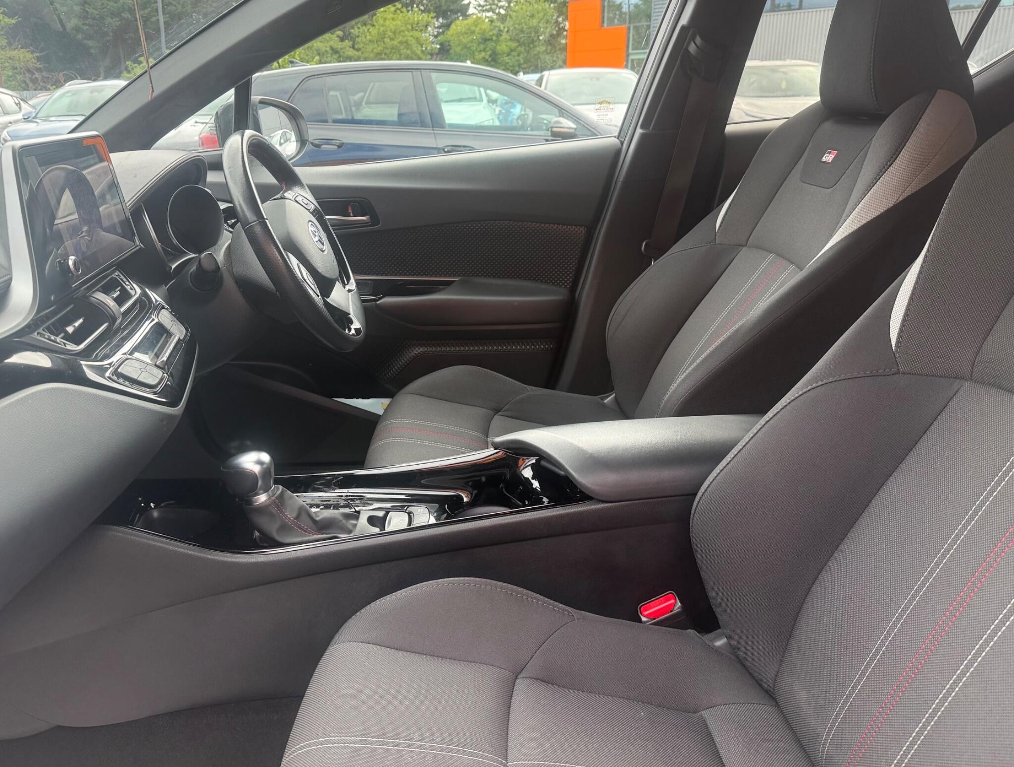 Toyota C-HR view 16