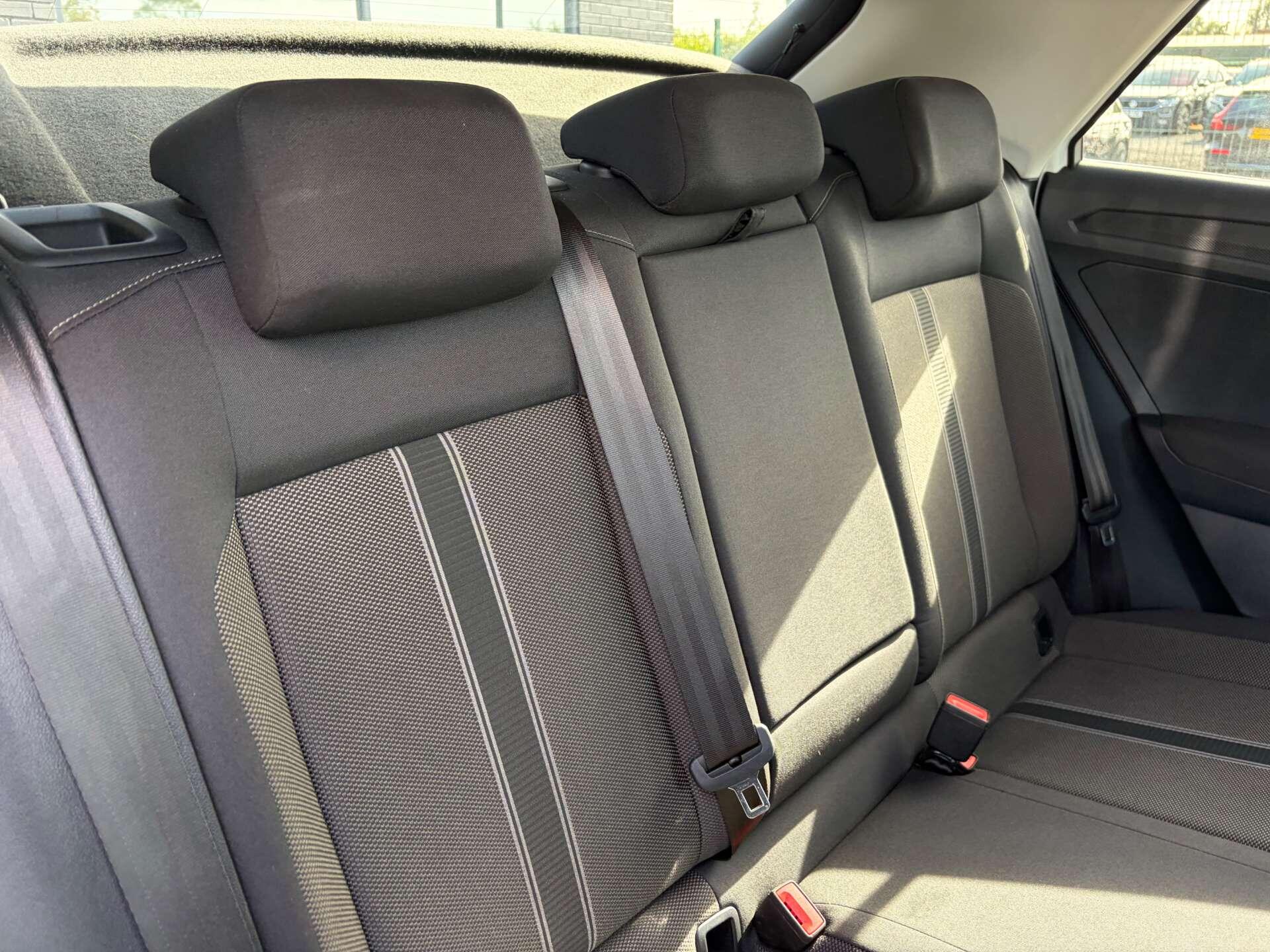 Volkswagen T-Roc view 30