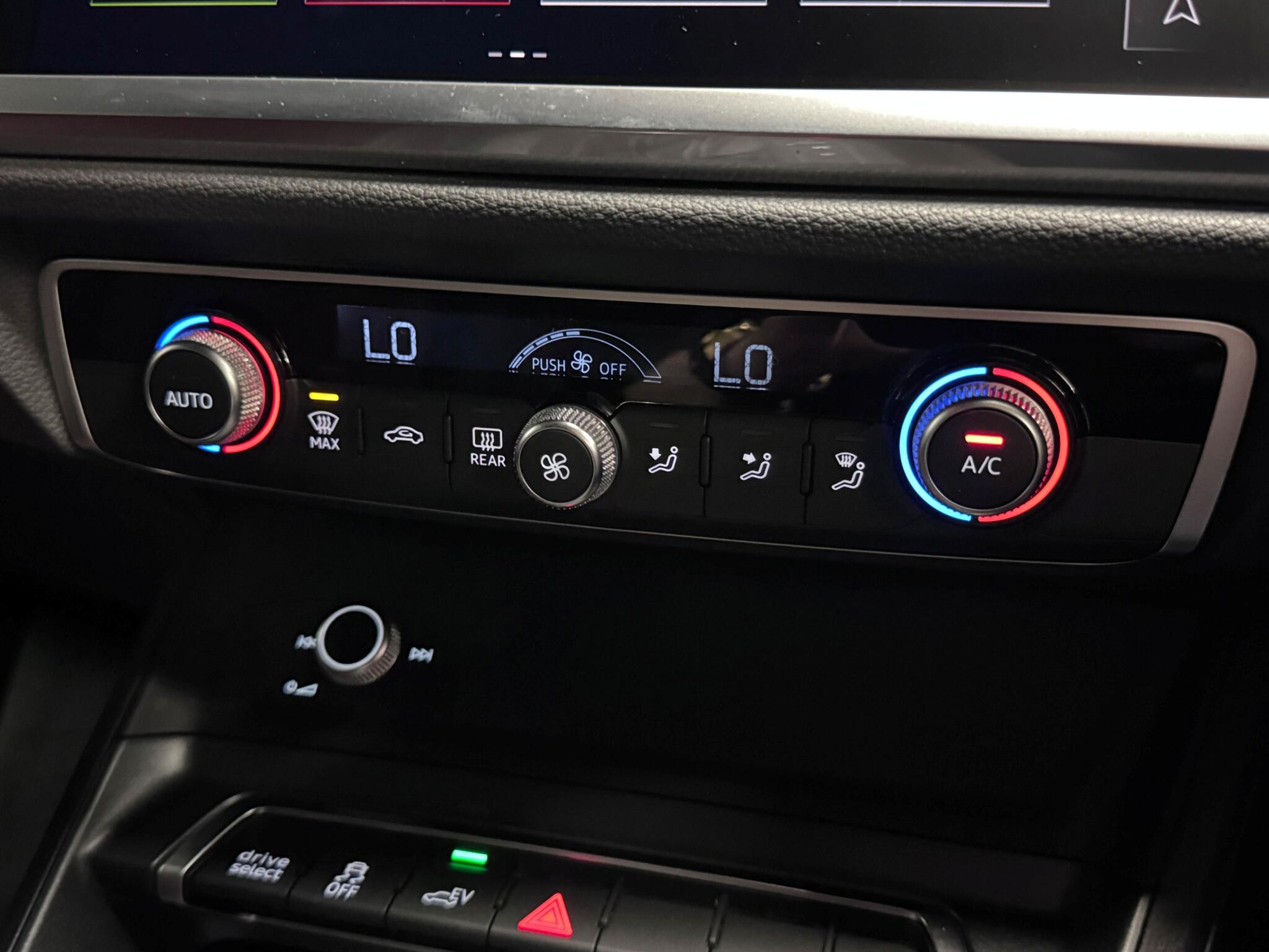 Audi Q3 view 39