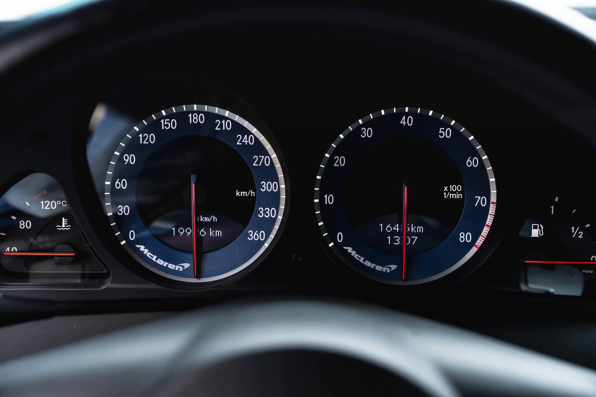 Mercedes-Benz SLR view 42