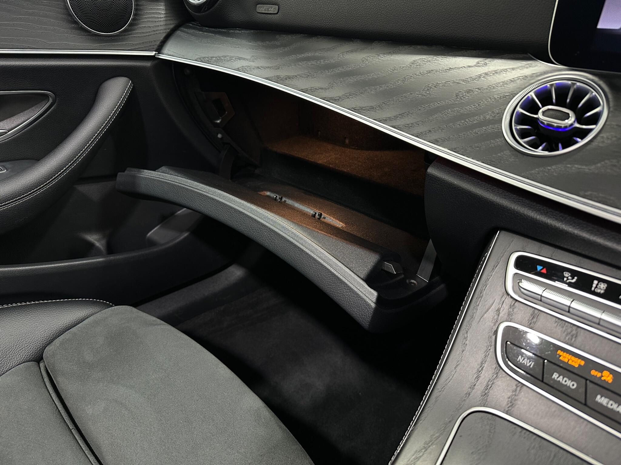 Mercedes-Benz E-Class view 29